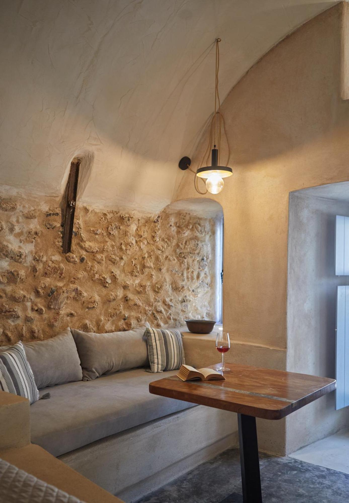 Oia's Cellars Apartment