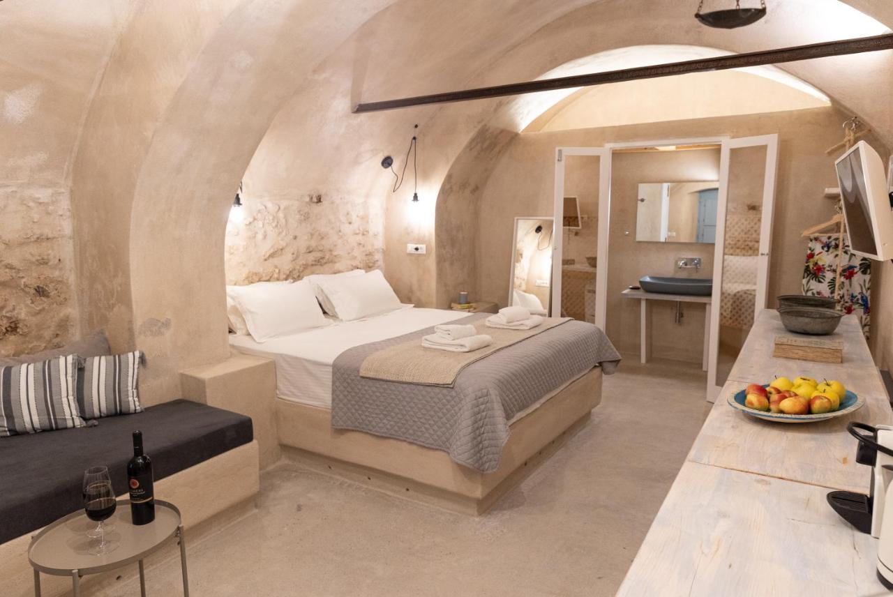 Oia's Cellars Апартаменты