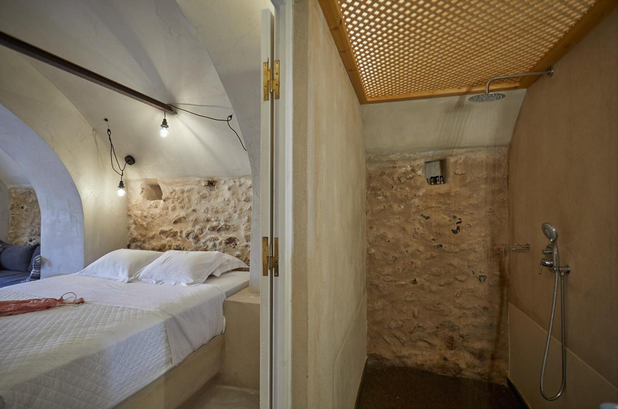 Oia's Cellars Ия
